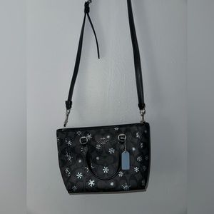 A coach bag never used in good condition!